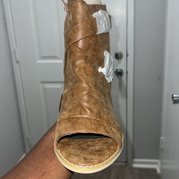 Cute never worn open toe boots - Picture 3 of 4